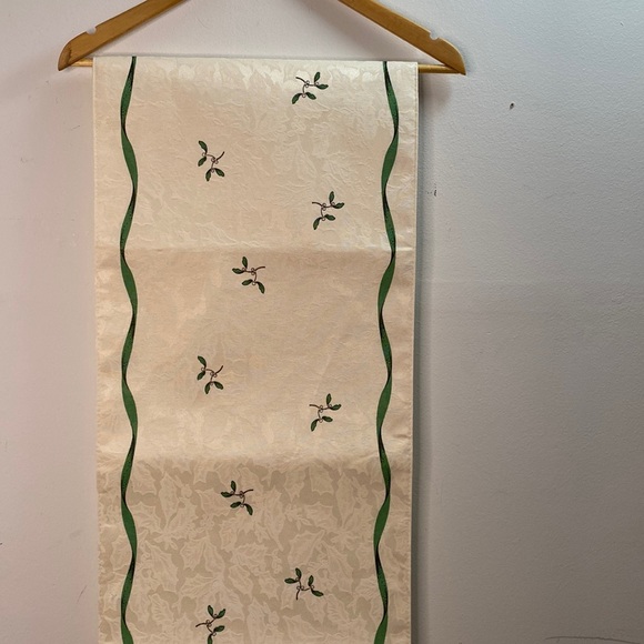 Spode Christmas Tree Table Runner - Picture 4 of 10